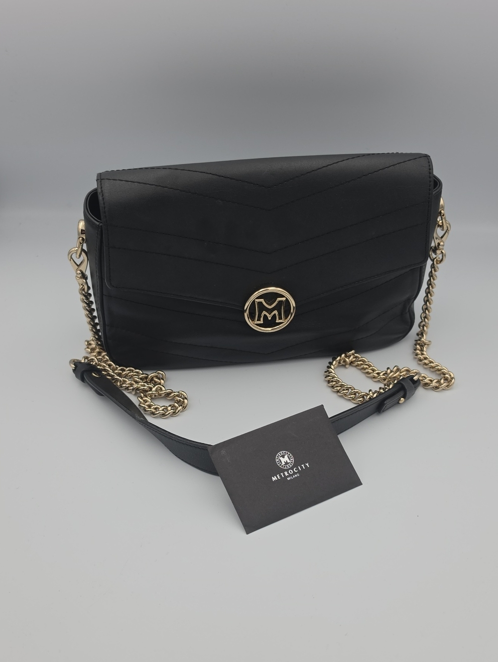 Metro City Black W/ Gold Hardware Quilted Chain Small Crossbody (COA CARD)(EUC)✨